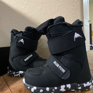 Burton mini grom snowboard boots